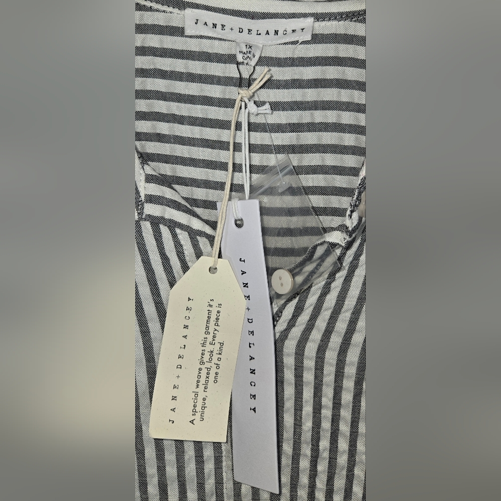Jane + Delancey NWT Gray White Striped Button Down Short Sleeve Cuff Shirt Sz 1X - Picture 2 of 4